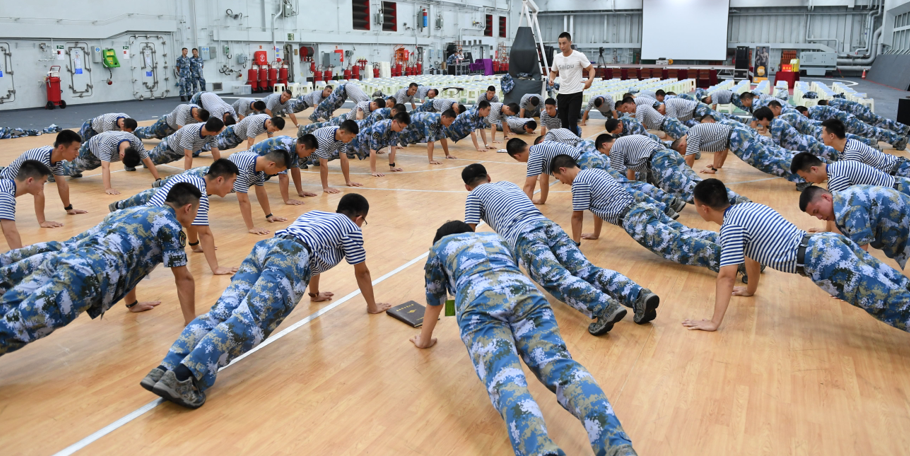 完美体育app在线登录练就“战狼”打“豺狼”赛普健身教练培训学院助力军营体能训练